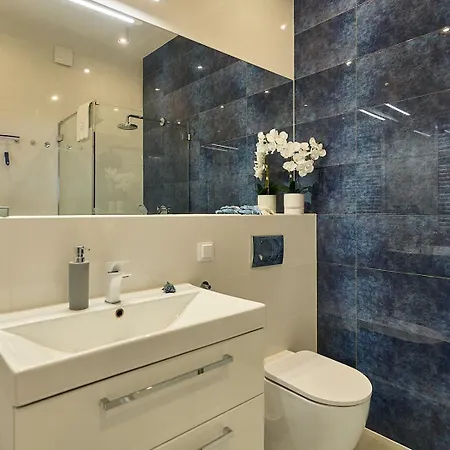 Golden Hour Apartments- Platan Tower 102